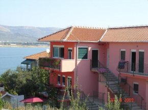 Отель Apartmani Ante  Трогир